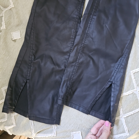 $118 Free People Spellbound Split Hem Black Coated High Rise Jeans - Picture 10 of 16